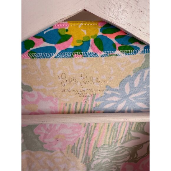 Lilly Pulitzer Juline 3/4 Button Sleeve Top in Hibiscus Stroll Sz S EUC - Picture 3 of 6